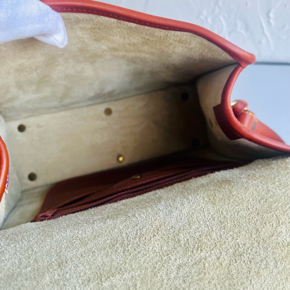 VINTAGE DOONEY AND BOURKE  BEIGE/CREAM ESSEX AWL SHOULDER CROSSBODY BAG TAN TRIM - Picture 10 of 16